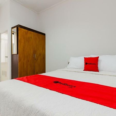 Reddoorz Syariah Near Pondok Indah Mall 3 Jakarta Exterior photo